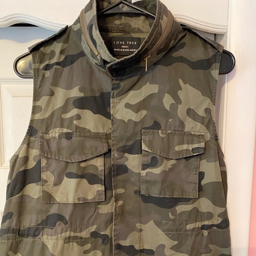 Love Tree Camo Vest - Picture 2 of 3